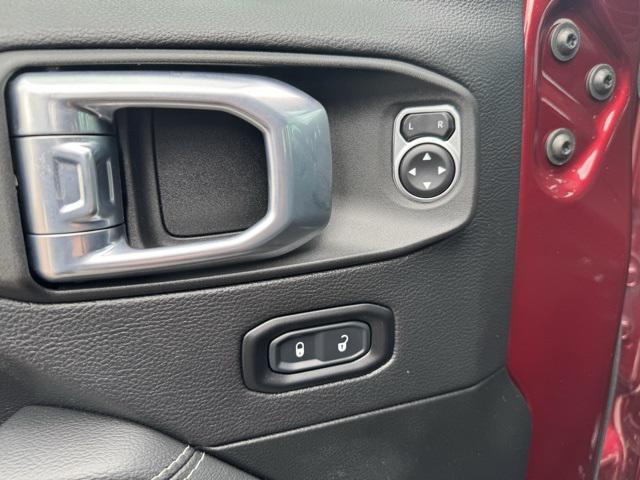 Photo of 2021 Snazzberry Pearlcoat Jeep Gladiator