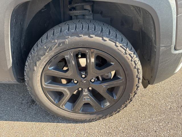 Photo of 2018 Granite Crystal Metallic Clearcoat Jeep Renegade