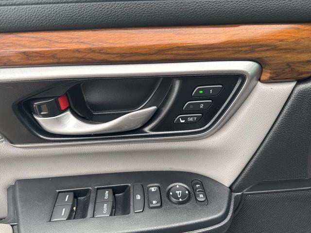 Photo of 2022 Lunar Silver Metallic Honda CR-V
