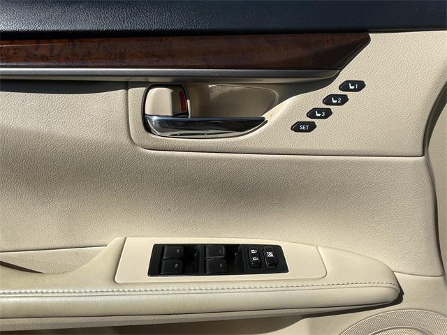 Photo of 2015 Satin Cashmere Metallic Lexus ES 350