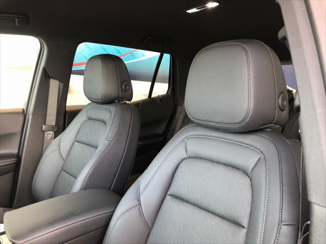 Photo of 2025 Summit White Chevrolet Equinox