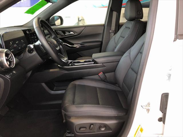 Photo of 2025 Summit White Chevrolet Equinox