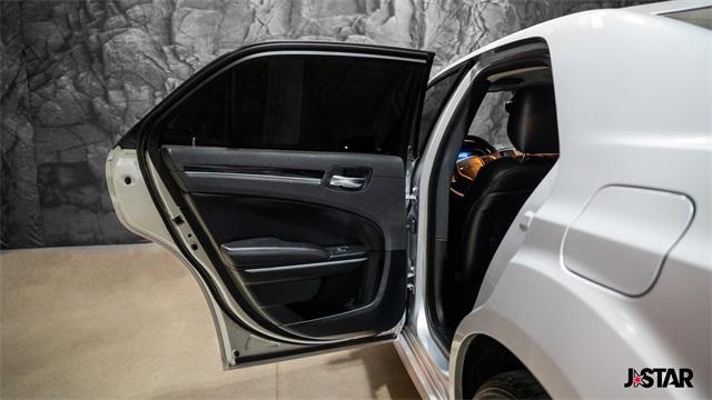 Photo of 2023 Silver Mist Clearcoat Chrysler 300