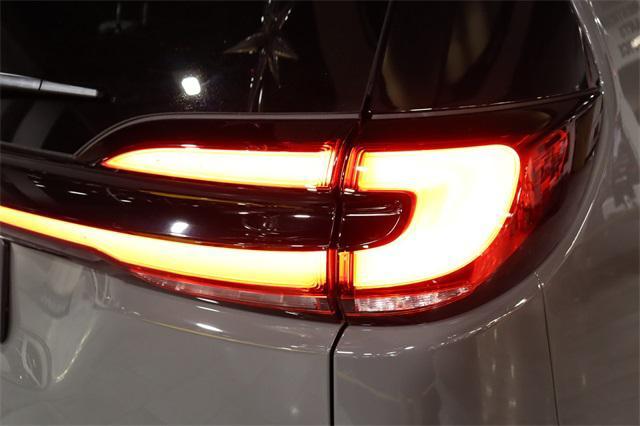 Photo of 2024 Ceramic Gray Clearcoat Chrysler Pacifica
