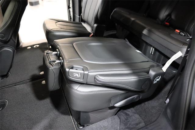 Photo of 2024 Ceramic Gray Clearcoat Chrysler Pacifica