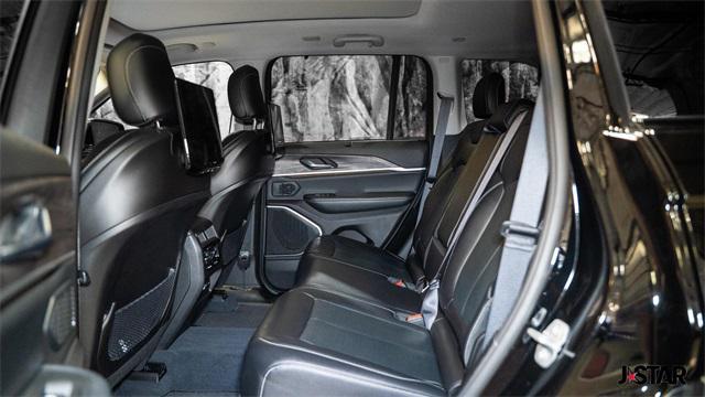 Photo of 2023 Diamond Black Crystal Pearlcoat Jeep Grand Cherokee 4xe