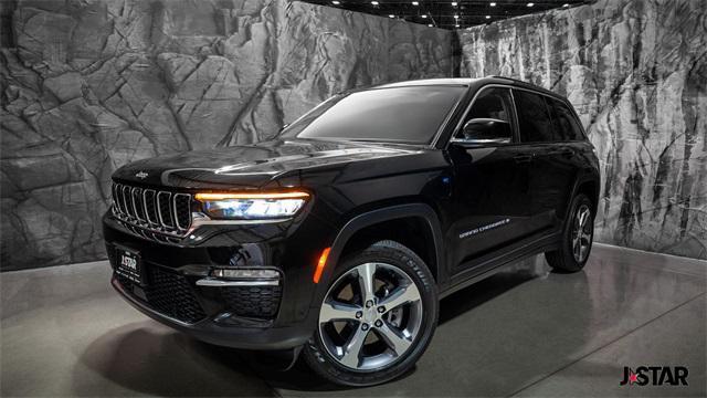 Photo of 2023 Diamond Black Crystal Pearlcoat Jeep Grand Cherokee 4xe
