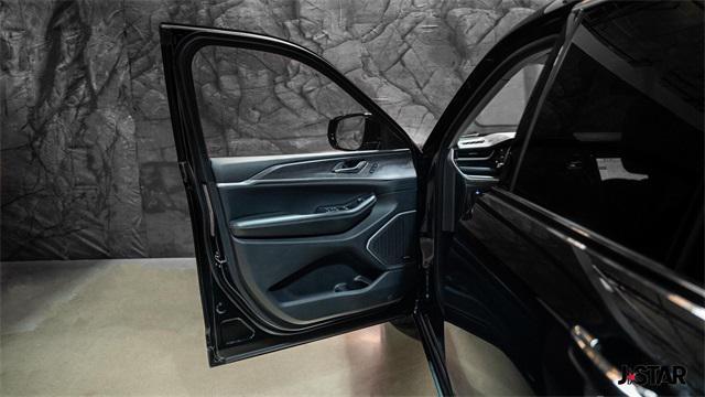 Photo of 2023 Diamond Black Crystal Pearlcoat Jeep Grand Cherokee 4xe