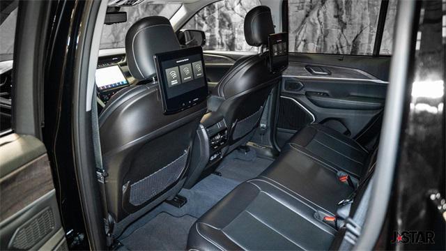 Photo of 2023 Diamond Black Crystal Pearlcoat Jeep Grand Cherokee 4xe