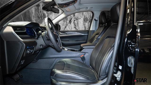 Photo of 2023 Diamond Black Crystal Pearlcoat Jeep Grand Cherokee 4xe