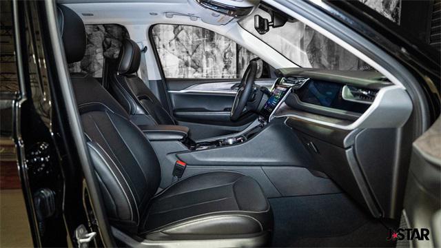 Photo of 2023 Diamond Black Crystal Pearlcoat Jeep Grand Cherokee 4xe