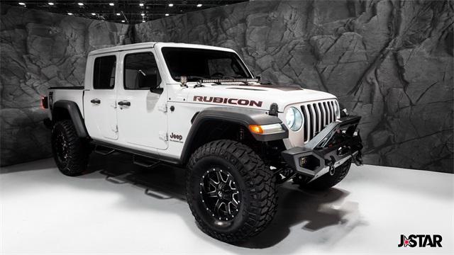 Photo of 2020 Bright White Clearcoat Jeep Gladiator