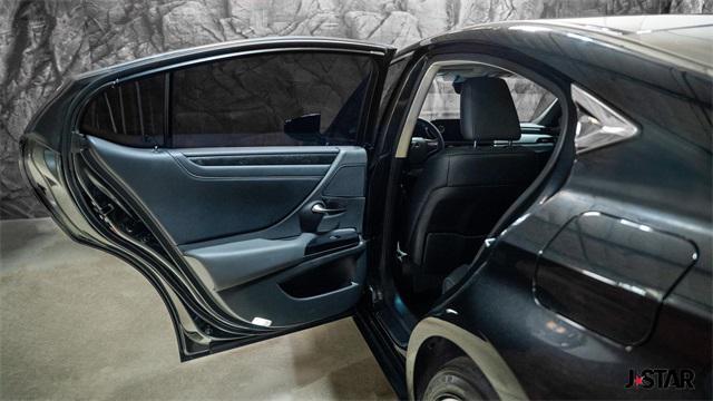 Photo of 2022 Black Lexus ES 300h