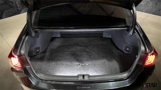 Photo of 2022 Black Lexus ES 300h