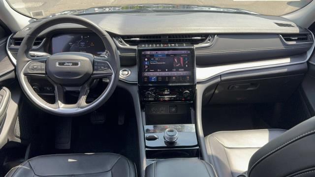 Photo of 2023 Diamond Black Crystal Pearlcoat Jeep Grand Cherokee L