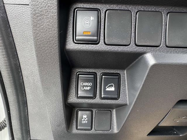 Photo of 2023 Glacier White Nissan Frontier