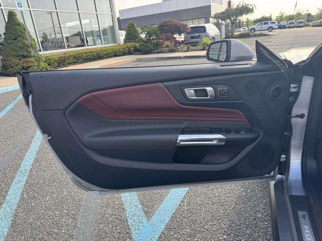 Photo of 2024 Iconic Silver Metallic Ford Mustang