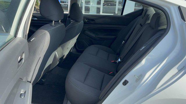 Photo of 2025 Glacier White Nissan Altima