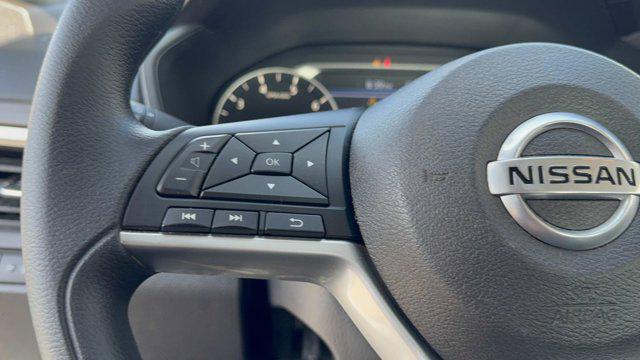 Photo of 2025 Glacier White Nissan Altima