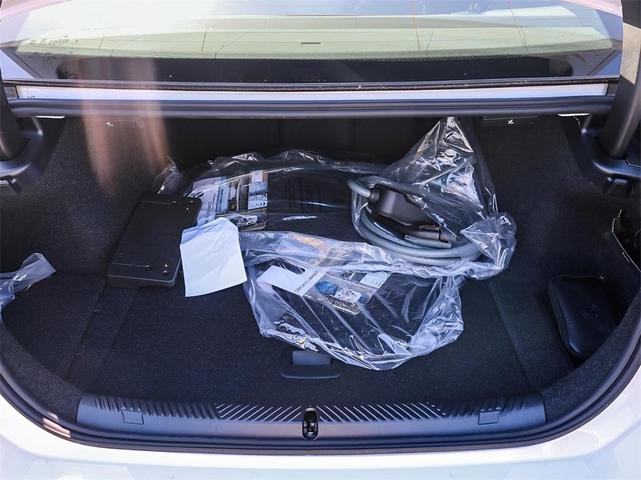 Photo of 2025 Alpine White BMW i5