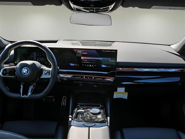 Photo of 2025 Alpine White BMW i5