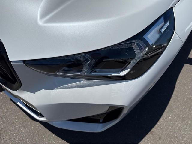 Photo of 2023 Mineral White Metallic BMW X1