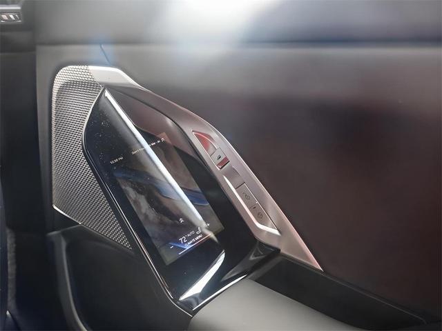 Photo of 2025 Black Sapphire Metallic BMW 740