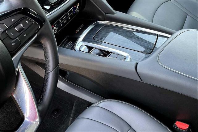 Photo of 2024 White Frost Tricoat Buick Enclave