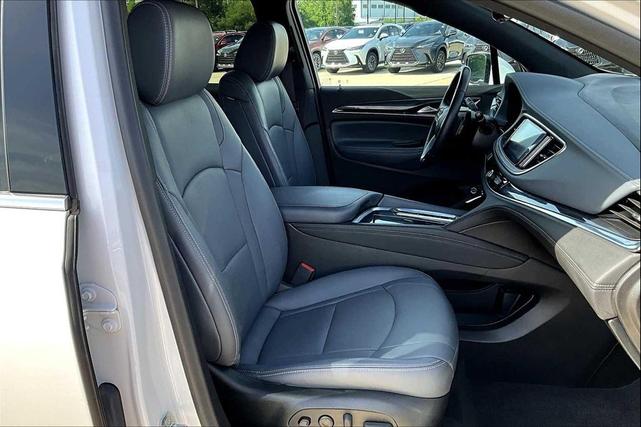 Photo of 2024 White Frost Tricoat Buick Enclave