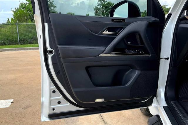Photo of 2025 Eminent White Pearl Lexus LX 700h