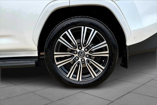 Photo of 2025 Eminent White Pearl Lexus LX 700h