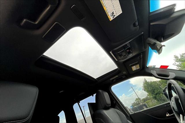 Photo of 2025 Eminent White Pearl Lexus LX 700h