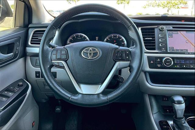 Photo of 2015 Blizzard Pearl Toyota Highlander