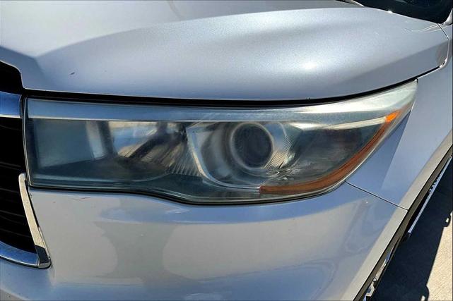 Photo of 2015 Blizzard Pearl Toyota Highlander