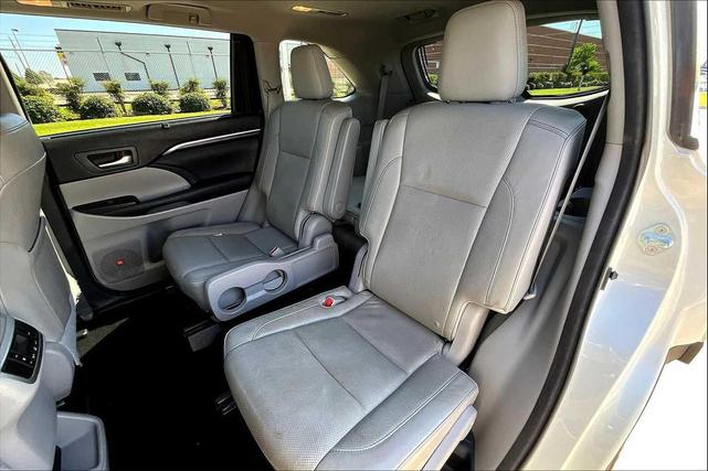 Photo of 2015 Blizzard Pearl Toyota Highlander