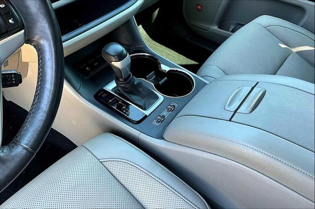 Photo of 2015 Blizzard Pearl Toyota Highlander