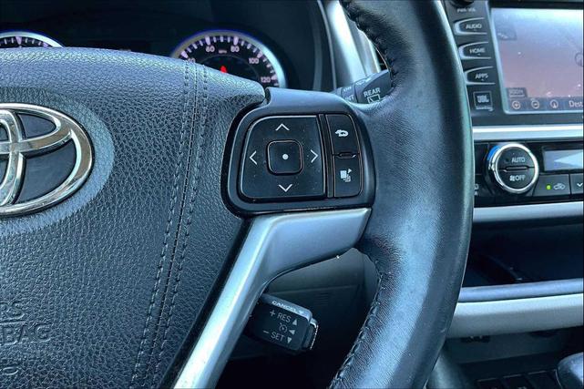 Photo of 2015 Blizzard Pearl Toyota Highlander