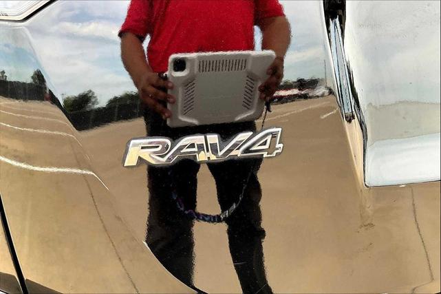 Photo of 2018 Black Toyota RAV4