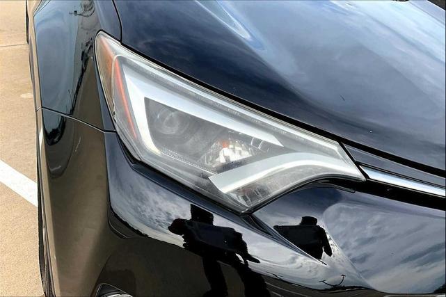 Photo of 2018 Black Toyota RAV4
