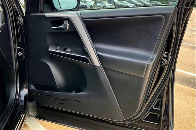 Photo of 2018 Black Toyota RAV4