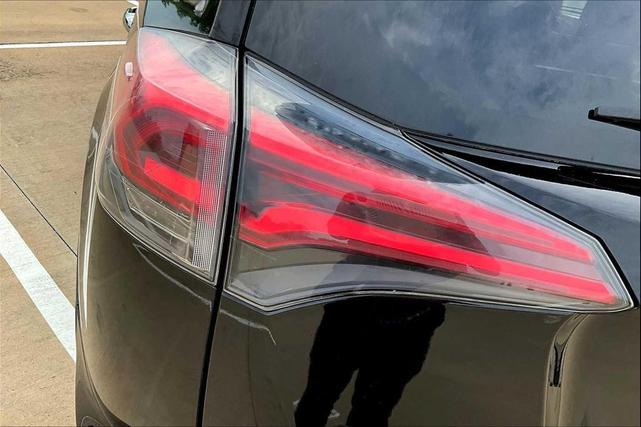 Photo of 2018 Black Toyota RAV4