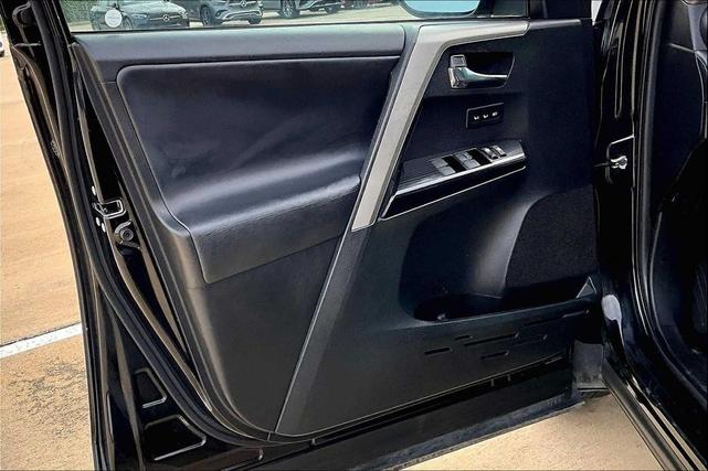 Photo of 2018 Black Toyota RAV4