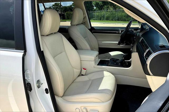 Photo of 2023 Eminent White Pearl Lexus GX 460