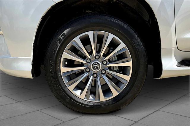 Photo of 2023 Eminent White Pearl Lexus GX 460