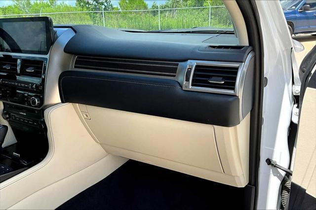Photo of 2023 Eminent White Pearl Lexus GX 460