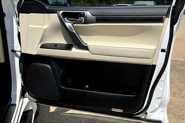 Photo of 2023 Eminent White Pearl Lexus GX 460