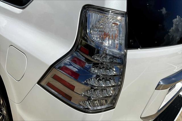 Photo of 2023 Eminent White Pearl Lexus GX 460