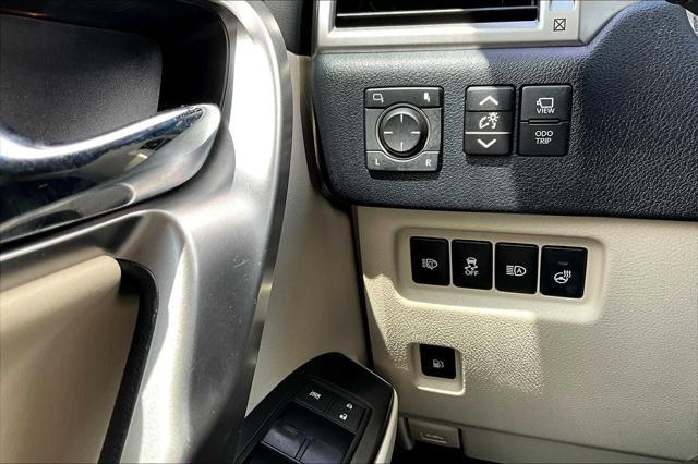 Photo of 2023 Eminent White Pearl Lexus GX 460