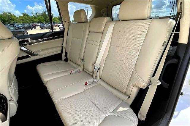 Photo of 2023 Eminent White Pearl Lexus GX 460