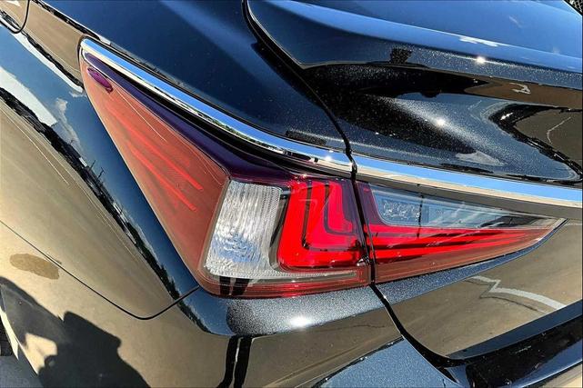 Photo of 2025  Lexus ES 300h